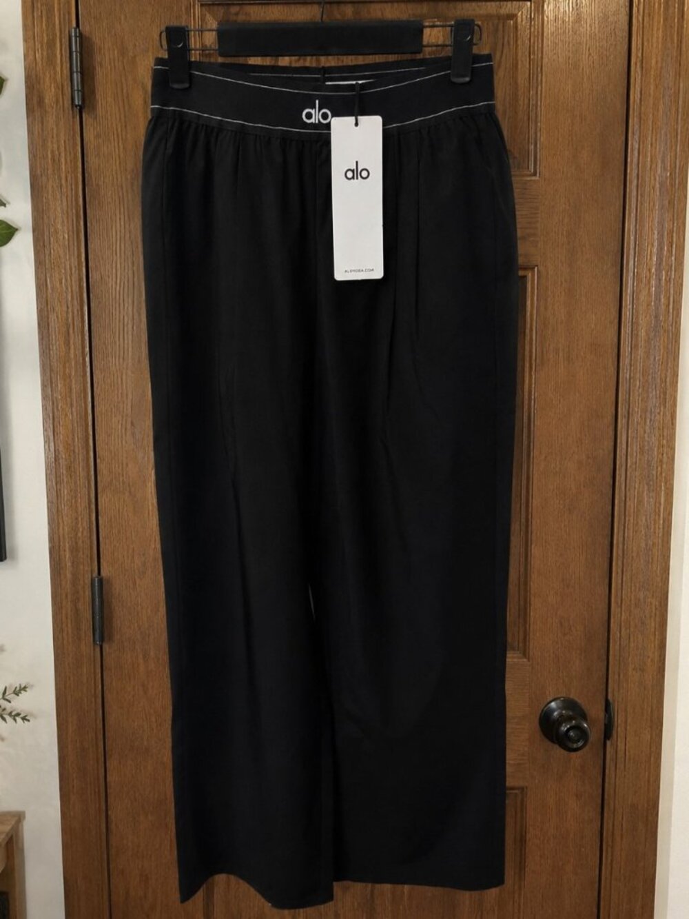 ALO Yoga Women's Suit Up Trousers Black(Regular)✨Soft Straight Leg Casual Pants✨ - Picture 2 of 7